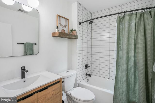 2237 N HARRISON ST, Arlington, VA 22205
