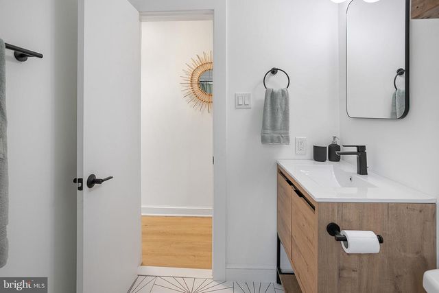 2237 N HARRISON ST, Arlington, VA 22205