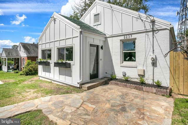 2237 N HARRISON ST, Arlington, VA 22205