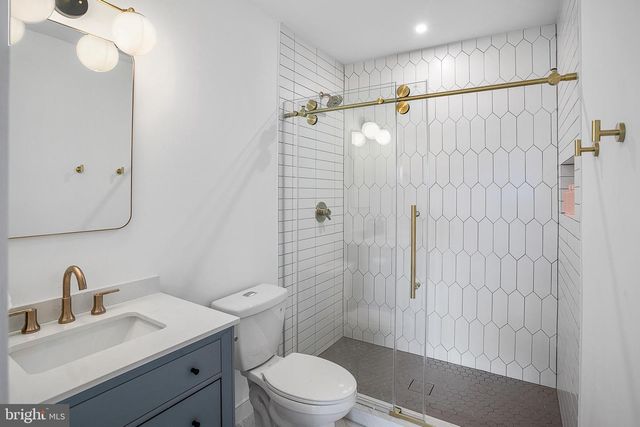 2237 N HARRISON ST, Arlington, VA 22205