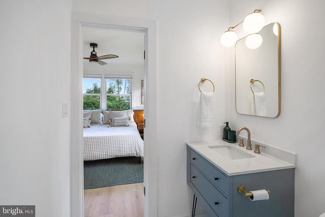 2237 N HARRISON ST, Arlington, VA 22205