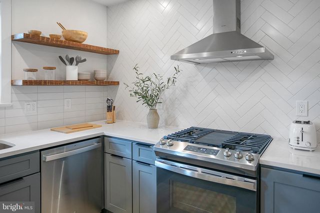 2237 N HARRISON ST, Arlington, VA 22205
