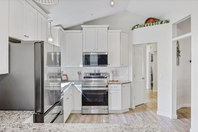 9204 CAMSHIRE Drive, Jacksonville, FL 32244