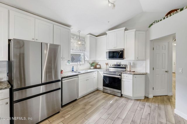 9204 CAMSHIRE Drive, Jacksonville, FL 32244