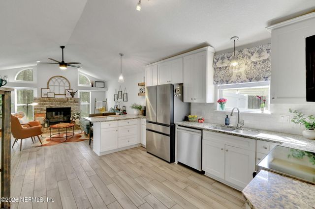 9204 CAMSHIRE Drive, Jacksonville, FL 32244