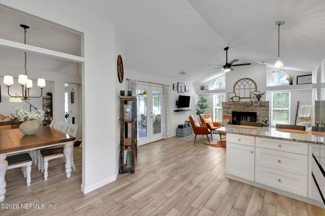 9204 CAMSHIRE Drive, Jacksonville, FL 32244