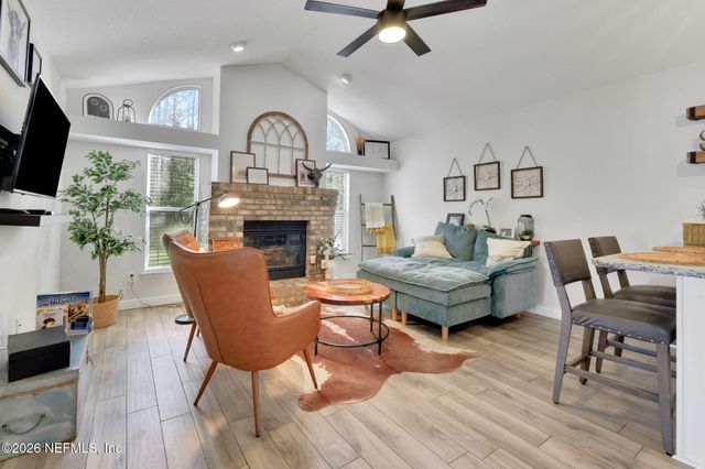 9204 CAMSHIRE Drive, Jacksonville, FL 32244