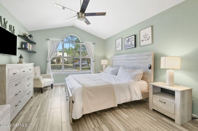 9204 CAMSHIRE Drive, Jacksonville, FL 32244