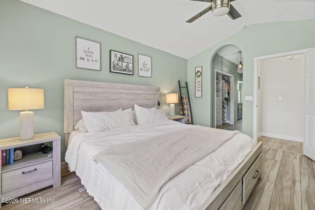 9204 CAMSHIRE Drive, Jacksonville, FL 32244