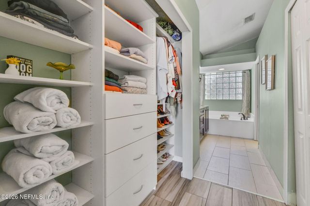 9204 CAMSHIRE Drive, Jacksonville, FL 32244