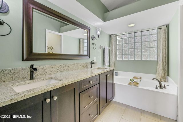 9204 CAMSHIRE Drive, Jacksonville, FL 32244