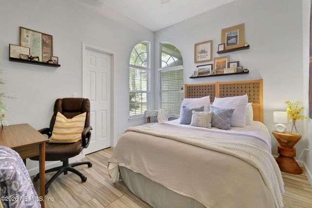 9204 CAMSHIRE Drive, Jacksonville, FL 32244