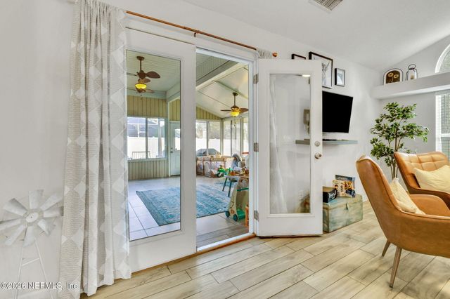 9204 CAMSHIRE Drive, Jacksonville, FL 32244