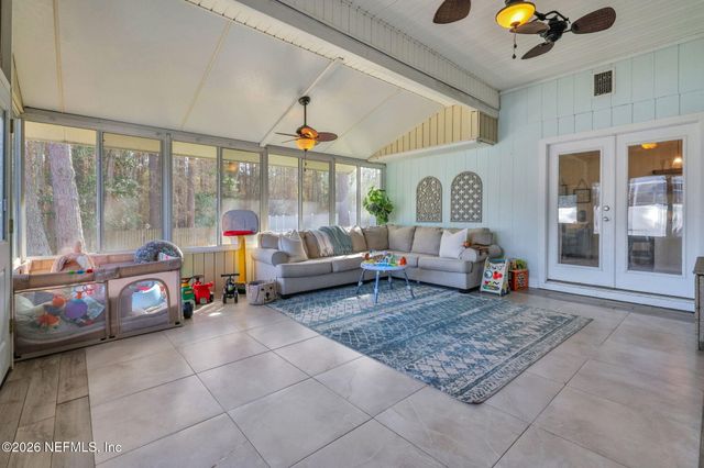 9204 CAMSHIRE Drive, Jacksonville, FL 32244