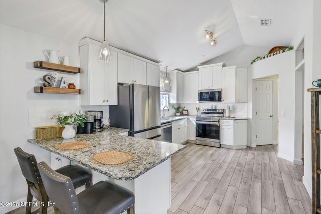 9204 CAMSHIRE Drive, Jacksonville, FL 32244