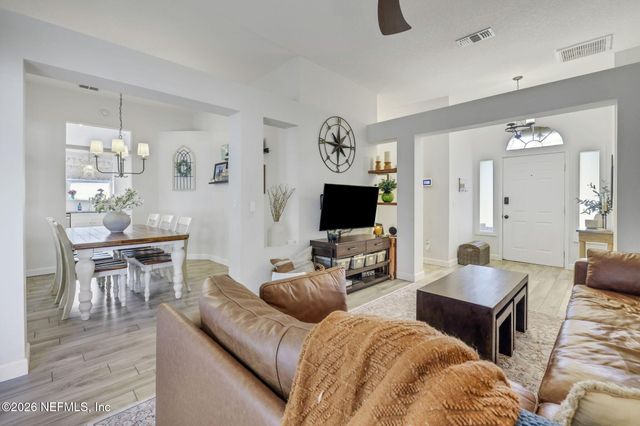 9204 CAMSHIRE Drive, Jacksonville, FL 32244