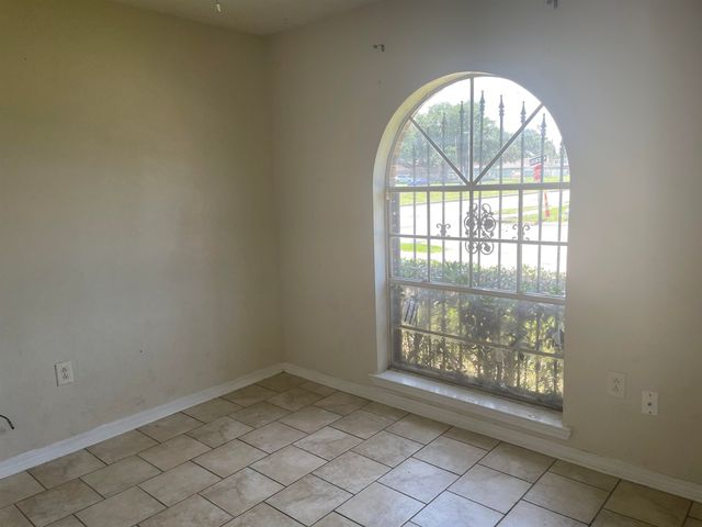 7301 Dogwood Dr, New Orleans, LA 70126