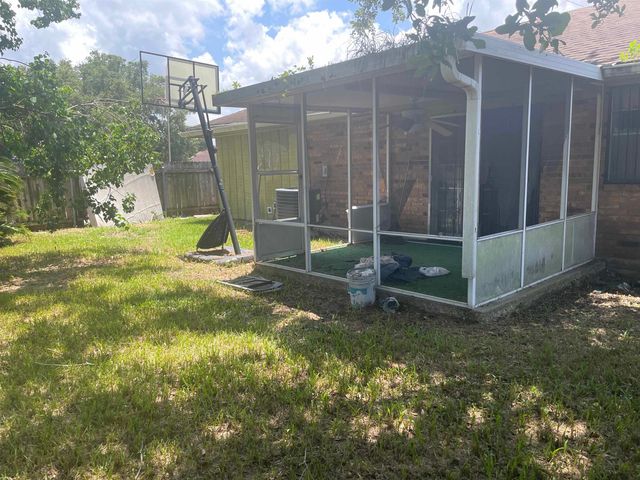 7301 Dogwood Dr, New Orleans, LA 70126