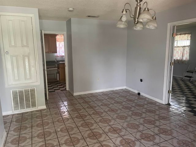 7301 Dogwood Dr, New Orleans, LA 70126