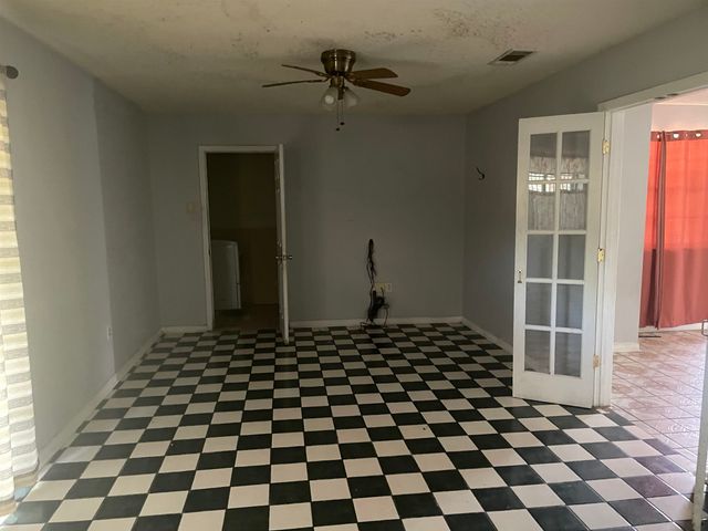 7301 Dogwood Dr, New Orleans, LA 70126