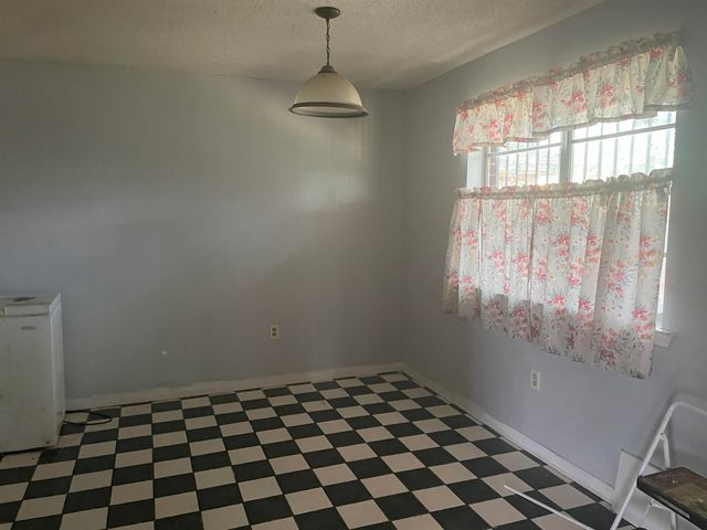 7301 Dogwood Dr, New Orleans, LA 70126