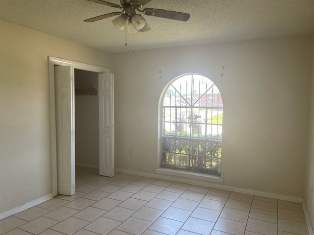 7301 Dogwood Dr, New Orleans, LA 70126