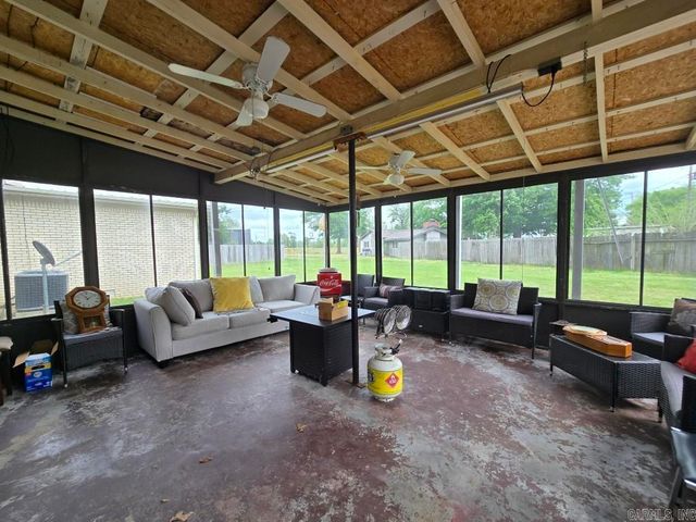 323 Clifton Dr, Wynne, AR 72396