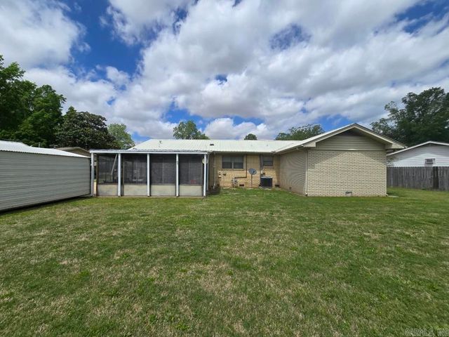 323 Clifton Dr, Wynne, AR 72396