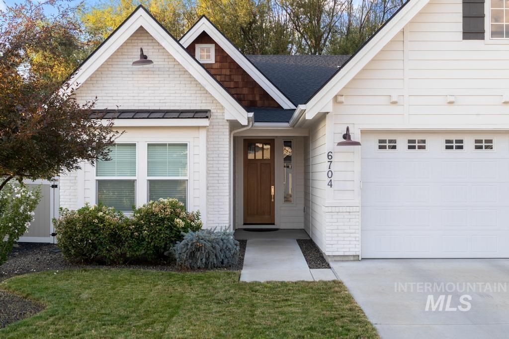 6704 W Hammermill Dr, Boise, ID 83714