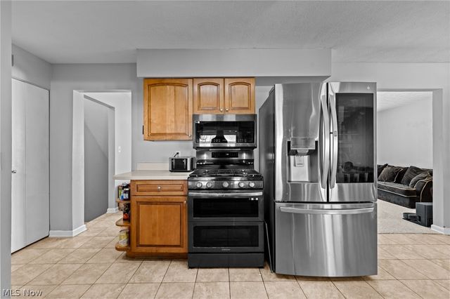 10212 Vienna Drive, Parma, OH 44130