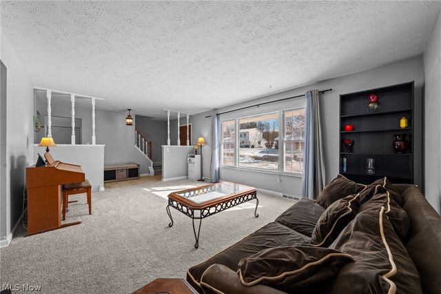 10212 Vienna Drive, Parma, OH 44130