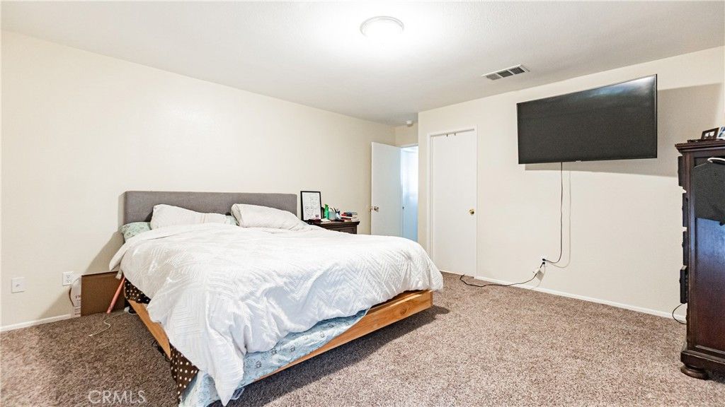 Image 18 of property listing at 22993 Eyota, Apple Valley, CA 92308