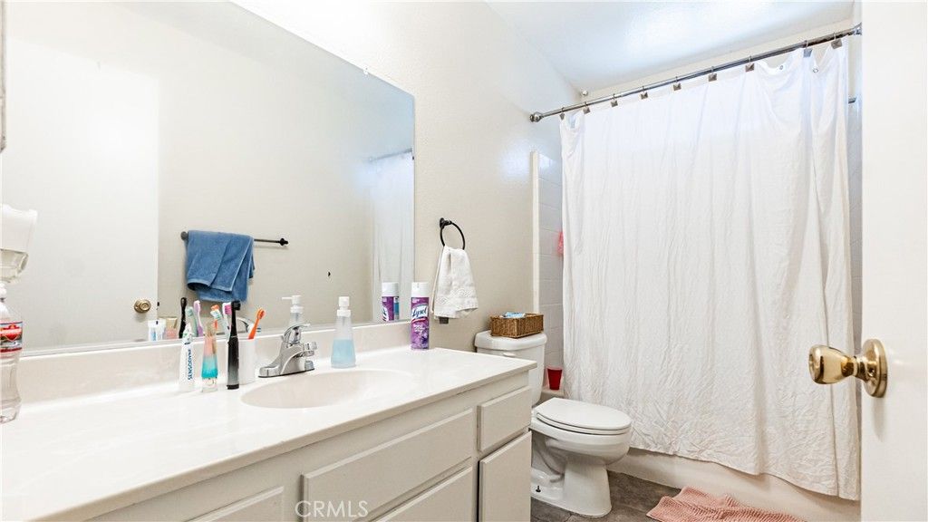 Image 20 of property listing at 22993 Eyota, Apple Valley, CA 92308