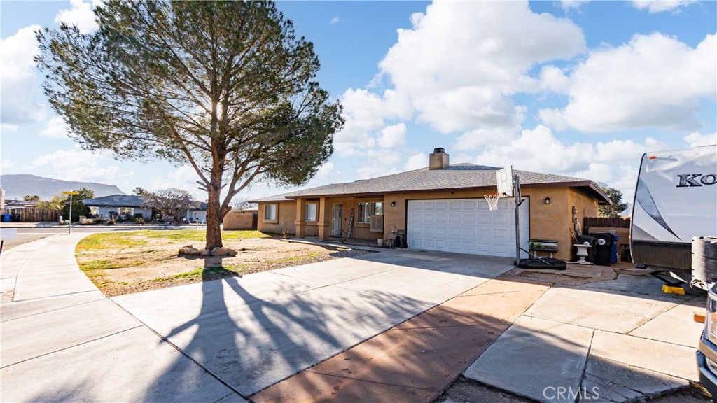 Image 3 of property listing at 22993 Eyota, Apple Valley, CA 92308