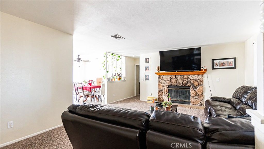 Image 4 of property listing at 22993 Eyota, Apple Valley, CA 92308