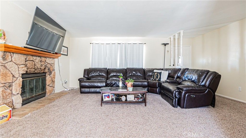 Image 6 of property listing at 22993 Eyota, Apple Valley, CA 92308