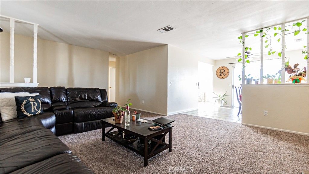 Image 7 of property listing at 22993 Eyota, Apple Valley, CA 92308