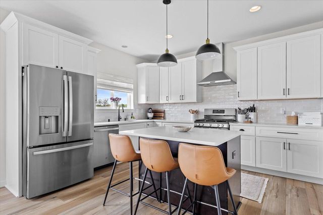 2906 Yahara DRIVE, Summit, WI 53066