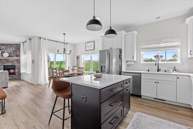 2906 Yahara DRIVE, Summit, WI 53066