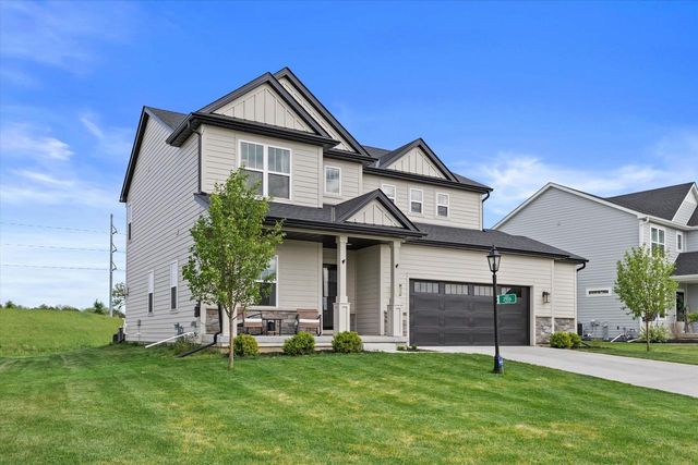 2906 Yahara DRIVE, Summit, WI 53066