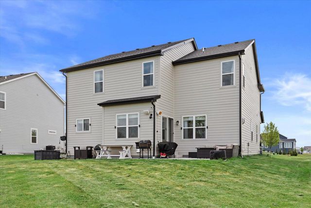 2906 Yahara DRIVE, Summit, WI 53066