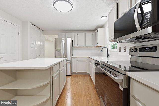 15247 LOUIS MILL DR, Chantilly, VA 20151