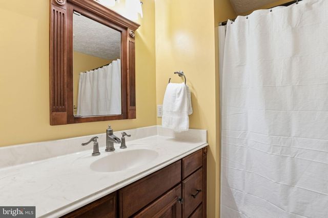 15247 LOUIS MILL DR, Chantilly, VA 20151