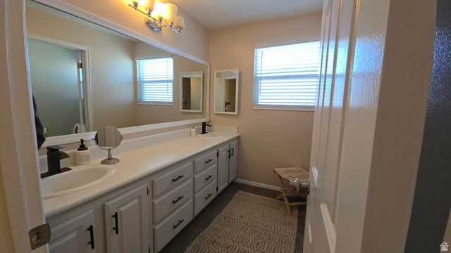 5549 S APPLEVALE DR, Murray, UT 84123