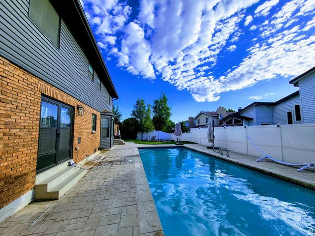 5549 S APPLEVALE DR, Murray, UT 84123