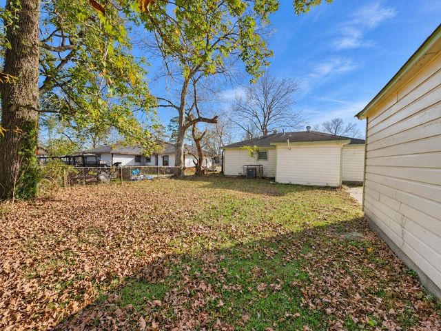 7937 Oak Knoll Lane, Houston, TX 77028