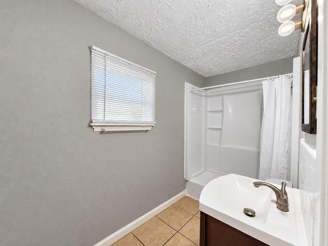7937 Oak Knoll Lane, Houston, TX 77028