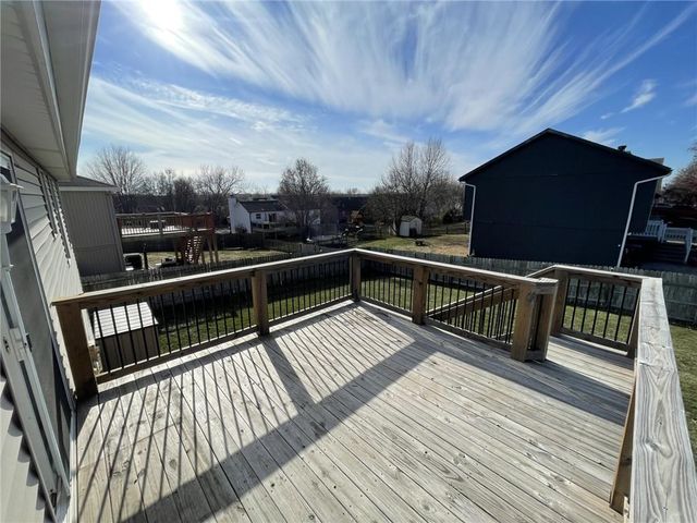 203 NW 112th Terrace, Kansas City, MO 64155