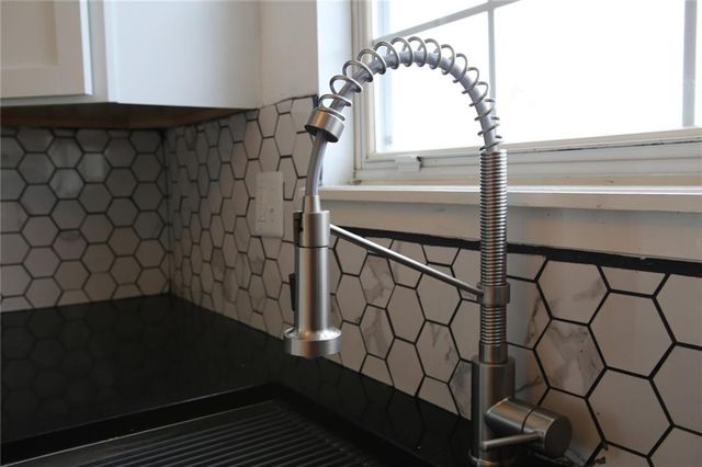 203 NW 112th Terrace, Kansas City, MO 64155