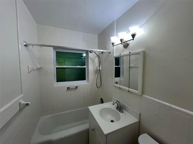 1636 NE 18th St, Fort Lauderdale, FL 33305